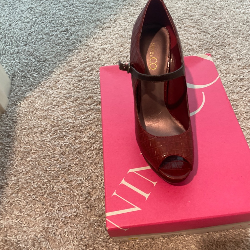 Shoes - Picture 2 of 5